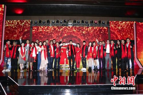 主創(chuàng)合影