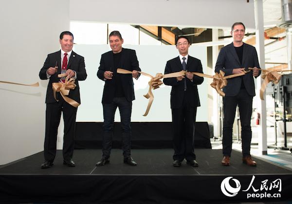 ���v��(chu��ng)ʼ�ˮ�����������������ף���һ�����Ї��v�f��ɽ�����I(l��ng)�����£��Ҷ������������ݱ��h�T����ɭ����v�����������ü��ʡ�