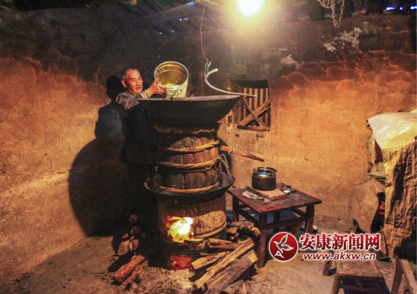 烤酒2+作者:何琦+身份證號612423195912010012+地址:安康水電廠+電話:13325350388_mei