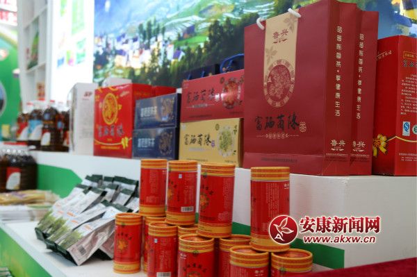 �hꎸ���ʳƷ&ldquo;����&rdquo;������ɞ鱊���ο͓�ُ��&ldquo;���c(di��n)&rdquo;  ���� �z_meitu_19.jpg