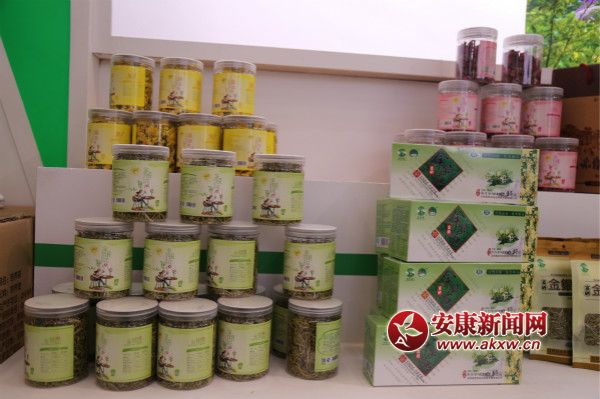 �hꎸ���ʳƷ&ldquo;����&rdquo;������ɞ鱊���ο͓�ُ��&ldquo;���c(di��n)&rdquo;       ���� �z_meitu_17.jpg