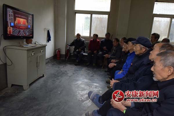 �Ƀ������������(zh��n)����Ժ��(n��i)���屣�����˂������R�R����һ�𣬾۾����� ��(b��o)�������S�� �����ͣ�.jpg