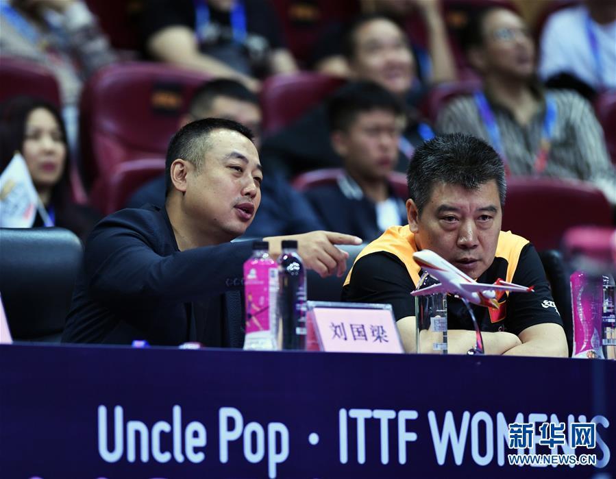(體育)(4)乒乓球——劉國梁現(xiàn)身女乒世界杯