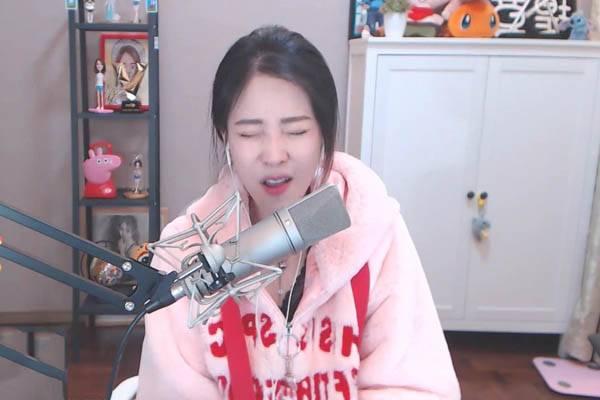 timg_(2).jpg 馮提莫要去mama大賞 這個網(wǎng)紅真的紅了