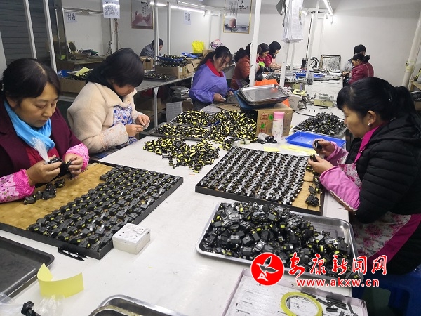 �Ͽh�(zh��n)��&ldquo;������ͻ��&rdquo; �h�����I���wȺ�����Ә��I(y��) (1).jpg