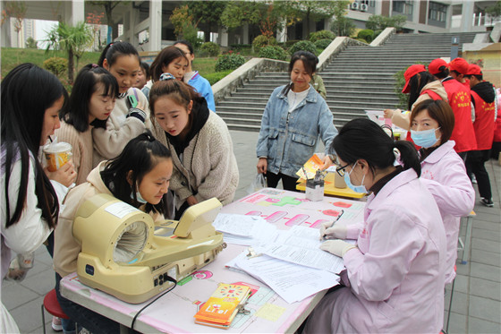 獻(xiàn)血人數(shù)連續(xù)五年創(chuàng)新高——安康職業(yè)技術(shù)學(xué)院師生用行動(dòng)彰顯大愛