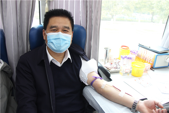 人民警察一心為民，捋袖捐血鐵血柔情——安康市公安局積極開展冬季獻(xiàn)血活動