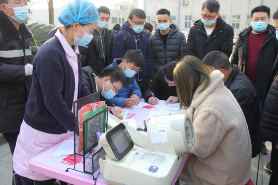 血液是生命的禮物——中國(guó)聯(lián)通安康市分公司、安康大數(shù)據(jù)運(yùn)營(yíng)有限公司聯(lián)合開展冬季應(yīng)急獻(xiàn)血活動(dòng)