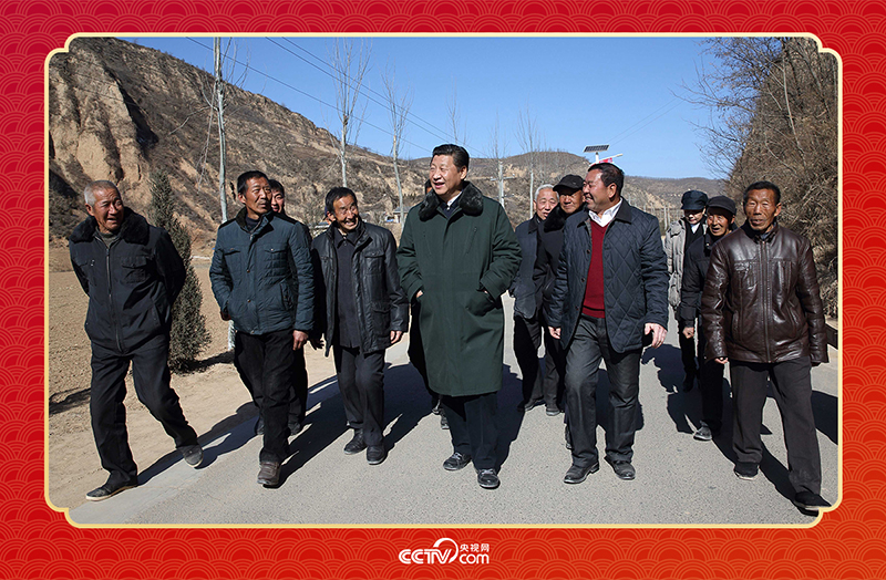 2015年春節(jié)前夕，習(xí)近平總書記回到陜西延安梁家河村看望鄉(xiāng)親。